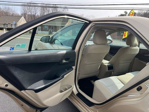 Used 2012 Toyota Camry LE image 19