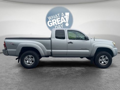 Used 2010 Toyota Tacoma 4x4 Access Cab V6 w/ TRD Off-Road Pkg image 2
