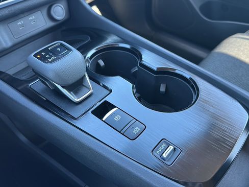 Certified 2025 Nissan Rogue SV image 34