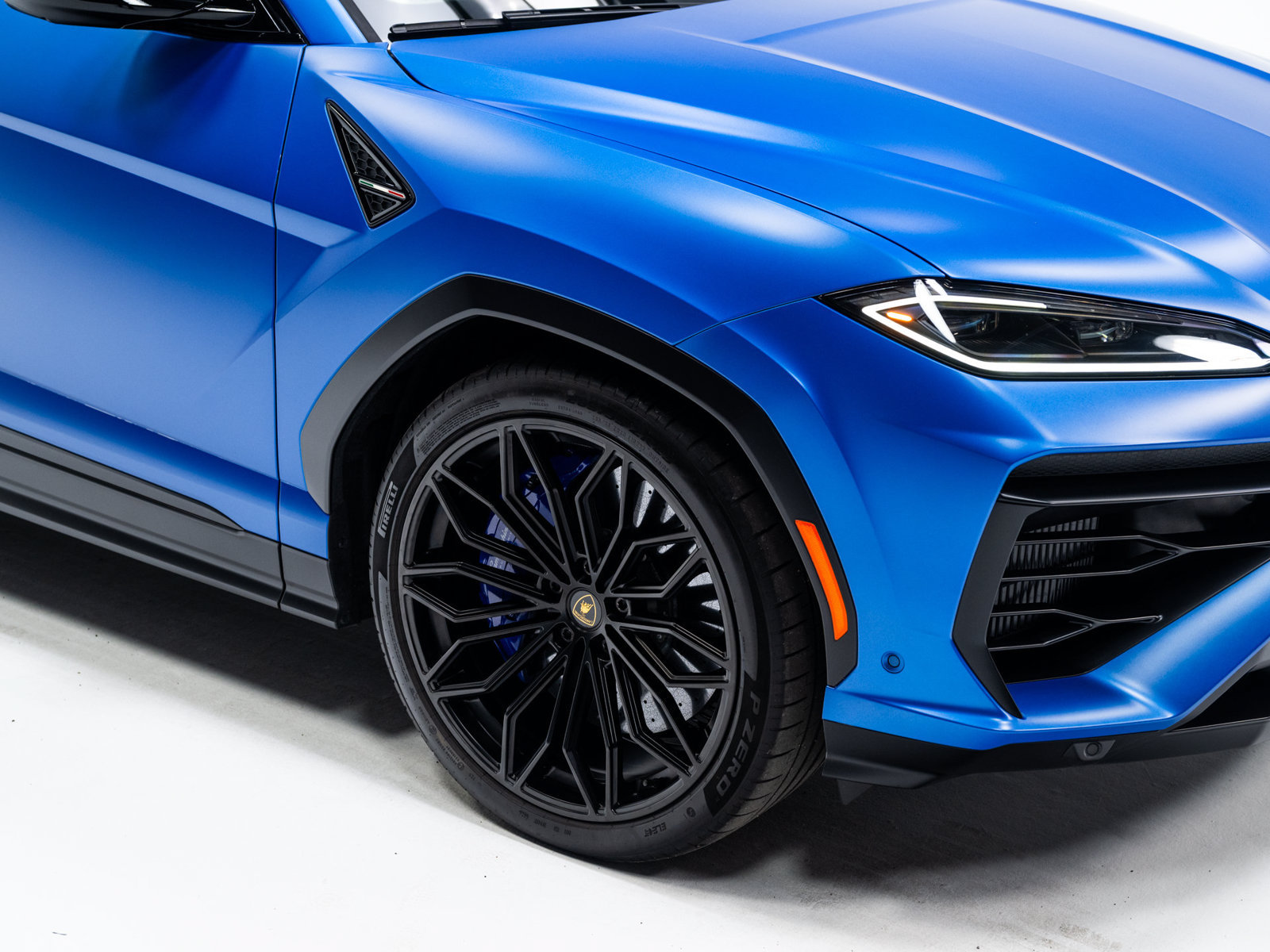 Used 2025 Lamborghini Urus SE AWD/4WD image 15