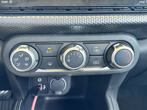 Used 2019 Nissan Kicks S FWD image 11