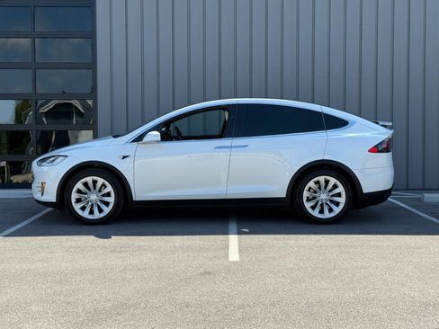 Used 2020 Tesla Model X AWD/4WD image 8
