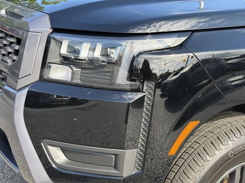Used 2026 Nissan Frontier SV w/ Tow Package RWD image 9