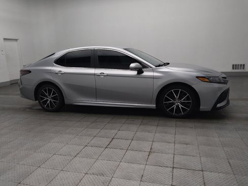 Used 2022 Toyota Camry SE FWD image 11