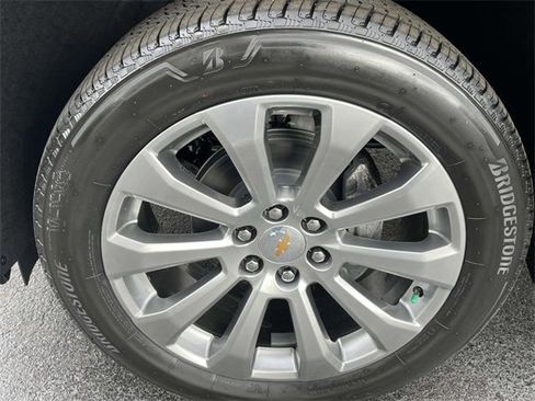 New 2026 Chevrolet Suburban Premier image 6