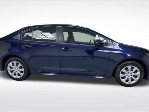 Certified 2022 Toyota Corolla LE w/ Carpet Mat Package (TMS) FWD image 10