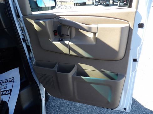 Used 2022 Chevrolet Express 3500 w/ Driver Convenience Package RWD image 29