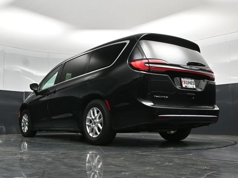 Used 2024 Chrysler Pacifica Touring-L FWD image 55