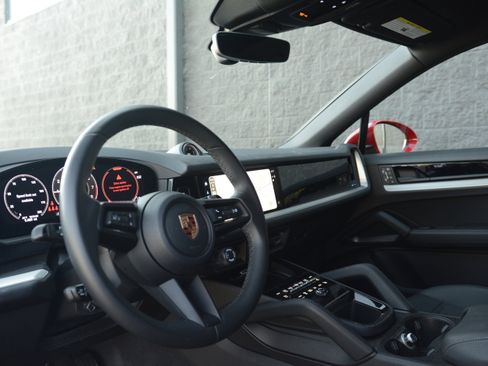 Used 2026 Porsche Cayenne S image 4