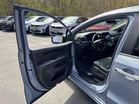 Used 2024 Honda Odyssey Touring image 12