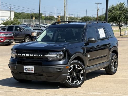 Used 2023 Ford Bronco Sport Outer Banks w/ Tech Package AWD/4WD image 2