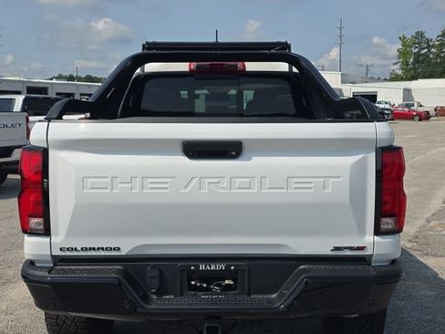 Used 2025 Chevrolet Colorado ZR2 w/ Midnight Edition AWD/4WD image 4