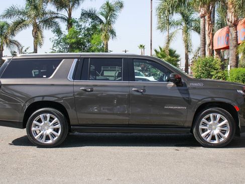 Used 2021 Chevrolet Suburban High Country w/ Premium Package image 14