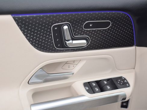 Certified 2025 Mercedes-Benz GLB 250 image 20