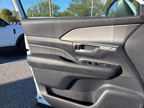 Used 2024 Toyota Grand Highlander XLE image 10