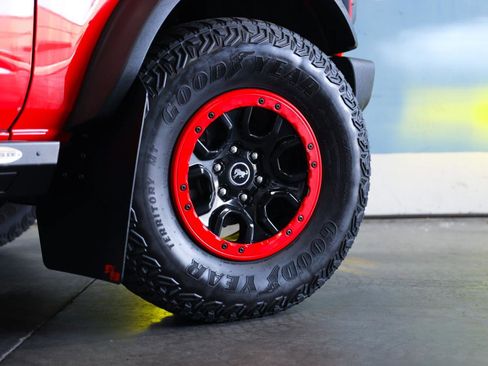 Used 2022 Ford Bronco 2-Door w/ Sasquatch Package image 16