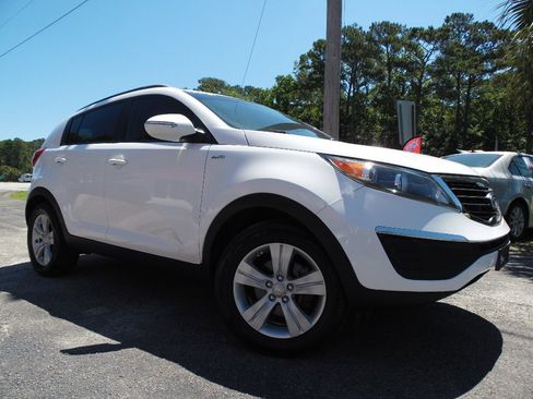 Used 2011 Kia Sportage LX w/ Convenience Pkg AWD/4WD image 2
