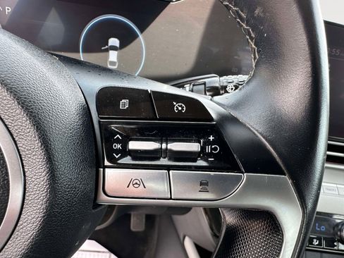 Used 2023 Hyundai Elantra Limited w/ Preferred Accessory Package FWD image 16