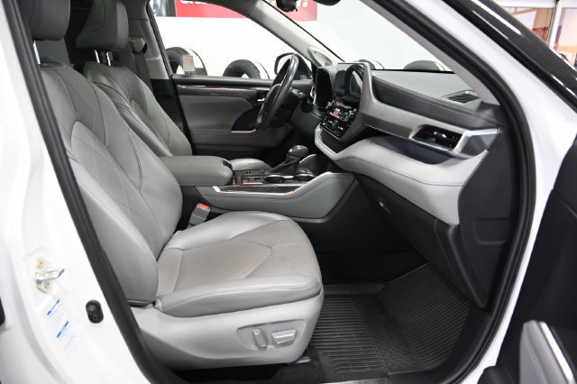 Used 2022 Toyota Highlander Platinum AWD/4WD image 11