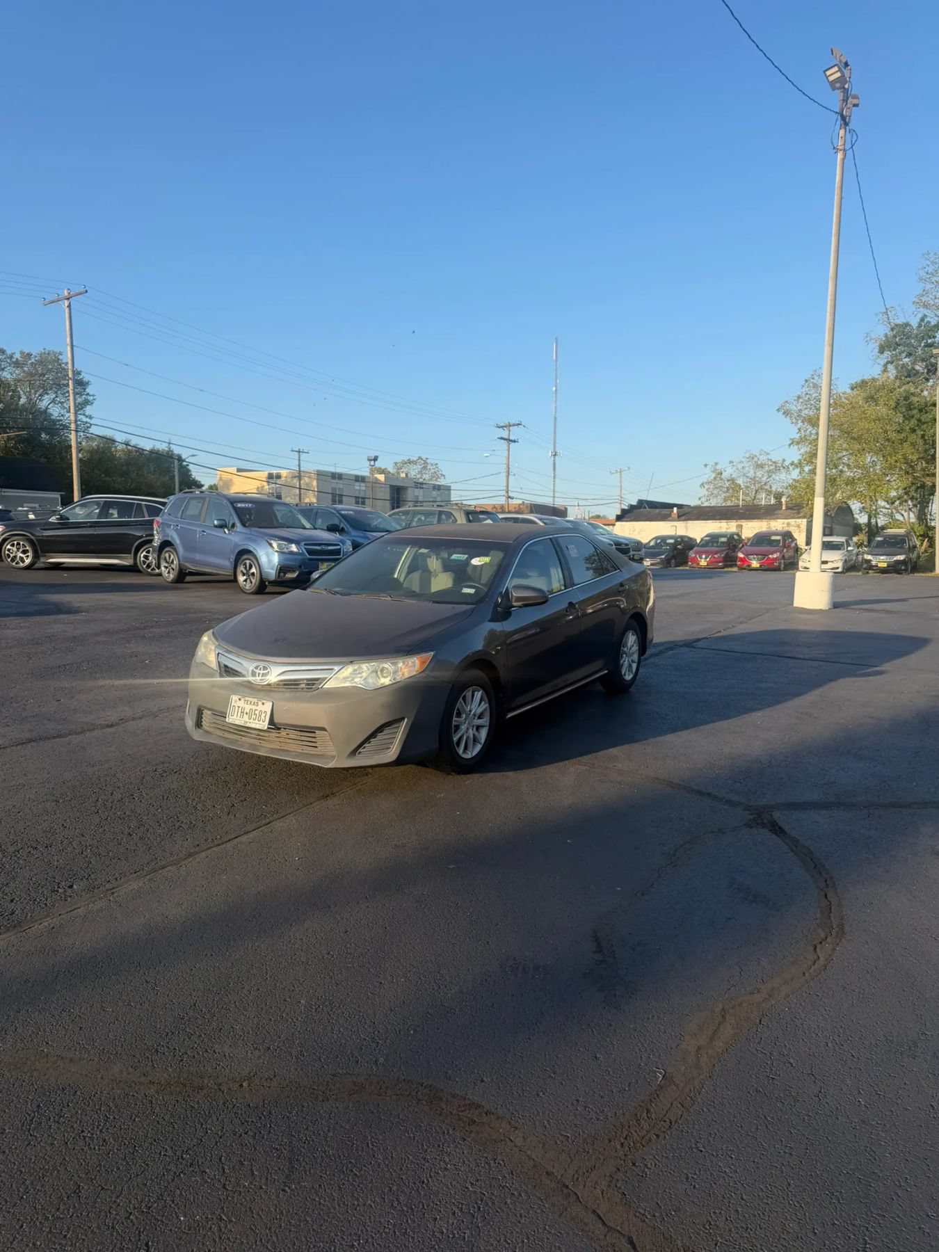 Used 2012 Toyota Camry LE FWD image 3