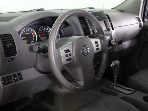 Used 2014 Nissan Frontier SL w/ SL Moonroof Package AWD/4WD image 26