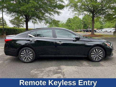 Used 2025 Nissan Altima 2.5 SV FWD image 5