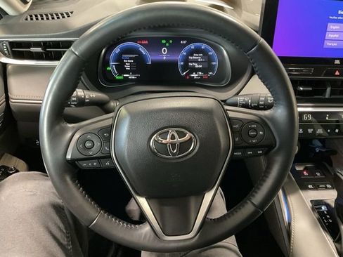 Used 2023 Toyota Venza Limited image 13