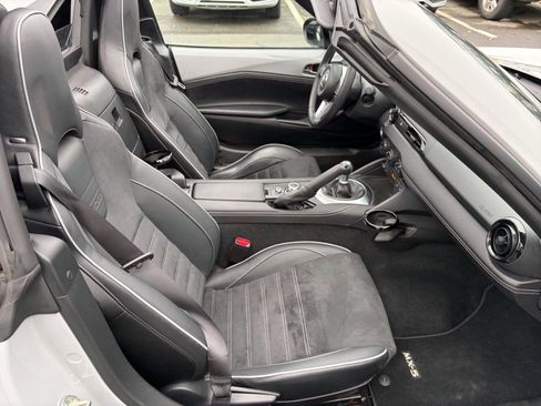 Used 2024 MAZDA MX-5 Miata RF Club image 28