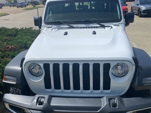 Used 2023 Jeep Gladiator Sport w/ Trailer Tow Package image 2