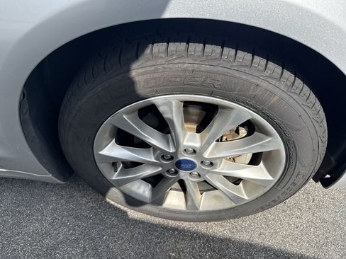 Used 2017 Ford Fusion SE FWD image 8