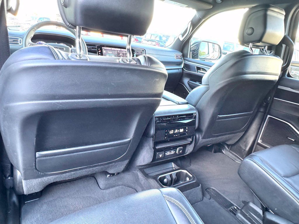 Used 2025 Jeep Wagoneer Series II AWD/4WD image 19