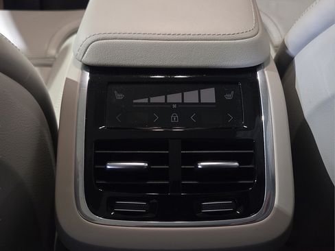 Used 2024 Volvo XC60 B5 Ultimate AWD/4WD image 15