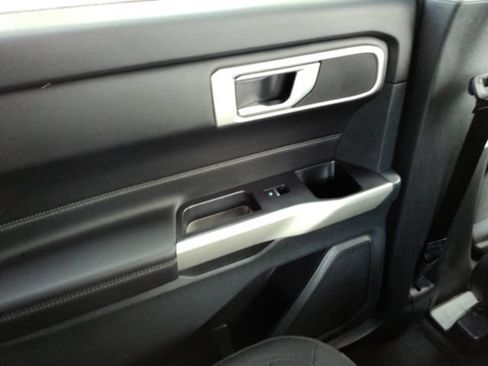 Used 2023 Ford Explorer XLT RWD image 31
