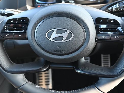 Used 2025 Hyundai Elantra Sport image 15