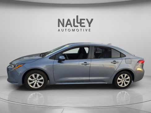 Used 2022 Toyota Corolla LE image 2