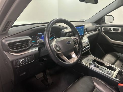 Used 2022 Ford Explorer XLT image 8