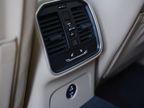Certified 2026 Porsche Macan AWD/4WD image 33