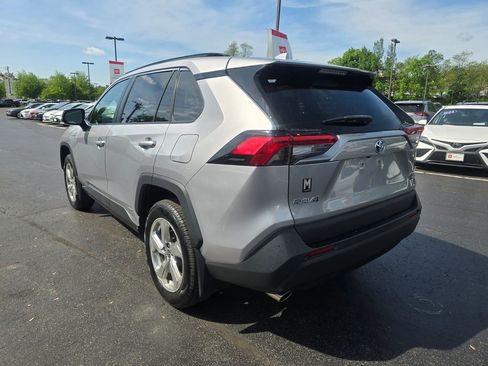 Used 2021 Toyota RAV4 XLE Premium AWD/4WD image 5