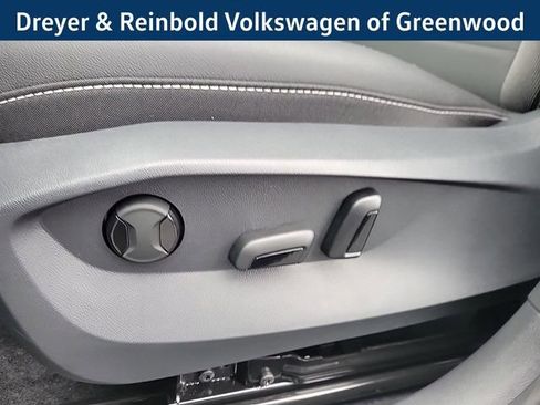 New 2024 Volkswagen Taos SE image 13