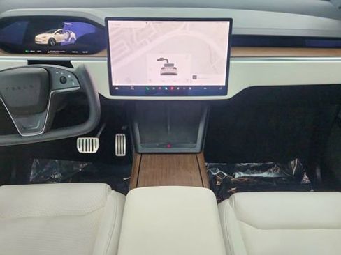 Used 2022 Tesla Model X Base image 19