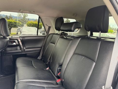 Used 2021 Toyota 4Runner TRD Off-Road Premium w/ Moonroof Package AWD/4WD image 31