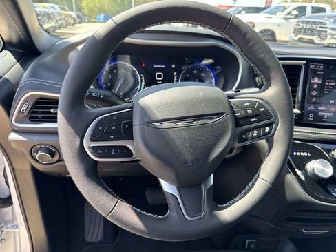 New 2027 Chrysler Pacifica Select AWD/4WD image 22