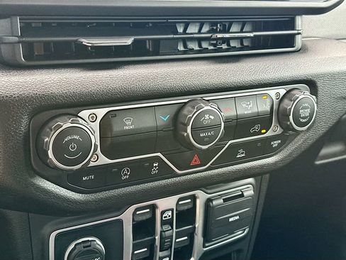 Used 2025 Jeep Wrangler Sport image 15