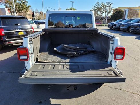 Used 2022 Jeep Gladiator Rubicon w/ Trailer Tow Package image 12
