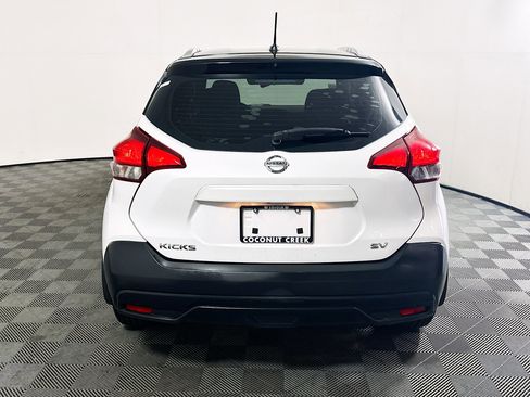 Used 2018 Nissan Kicks SV FWD image 4