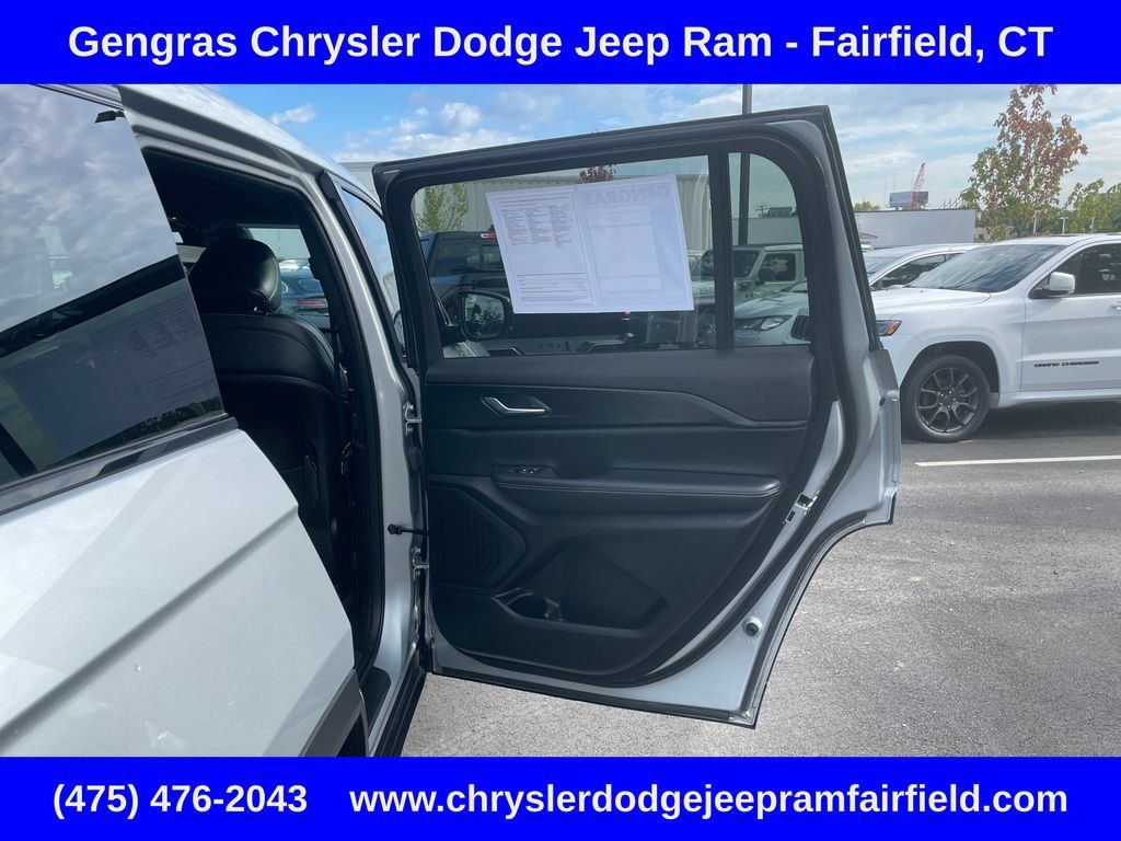 Used 2023 Jeep Grand Cherokee L Altitude AWD/4WD image 25
