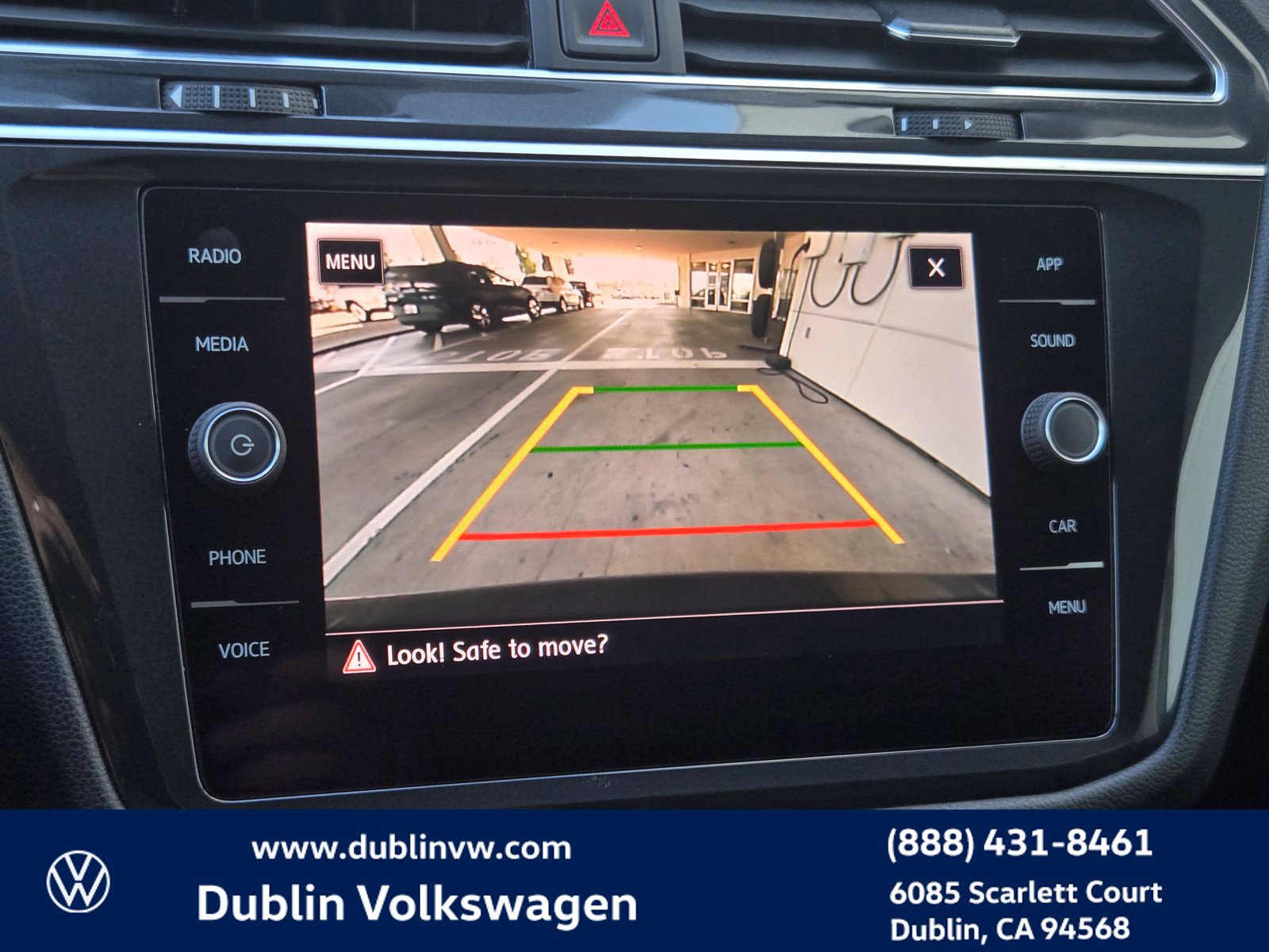 Used 2018 Volkswagen Tiguan SE w/ 3rd Row Seat Package AWD/4WD image 15