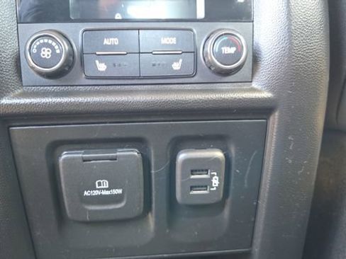 Used 2021 Chevrolet Traverse Premier image 27