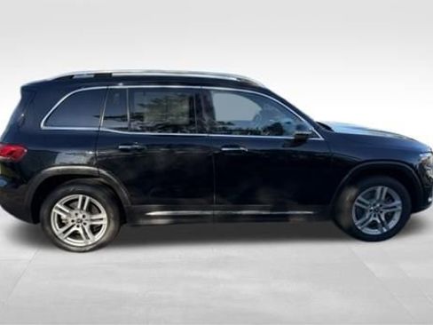Used 2022 Mercedes-Benz GLB 250 4MATIC w/ Premium Package Lite image 4