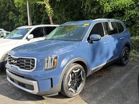 Used 2023 Kia Telluride S AWD/4WD image 3